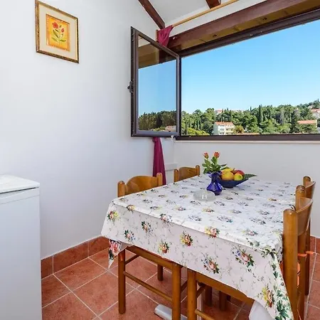 Apartment In With Sea View, Balcony, Air Conditioning, Wifi
